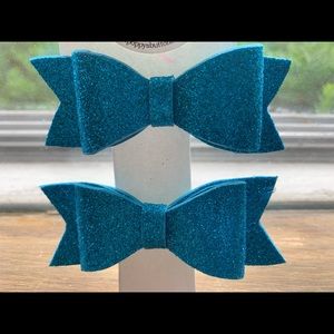 Pair of turquoise sparkle bows